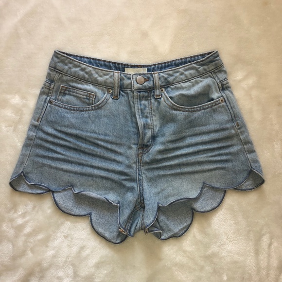 H&M High Rise Scalloped Hem Button-fly Jean Shorts Size 4 - Picture 1 of 10